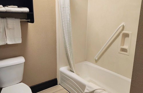 Rosenberg Hotel | Comfortable Stay at Days Inn by Wyndham Rosenberg