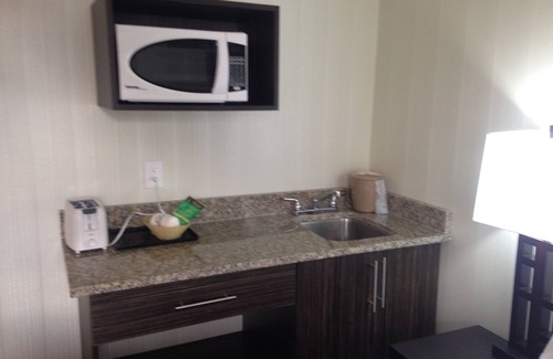 Sylvan Lake Hotel | Family-Friendly Days Inn by Wyndham Sylvan Lake with Breakfast