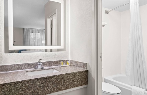 Salem Hotel | Budget-Friendly Days Inn by Wyndham Salem with Breakfast