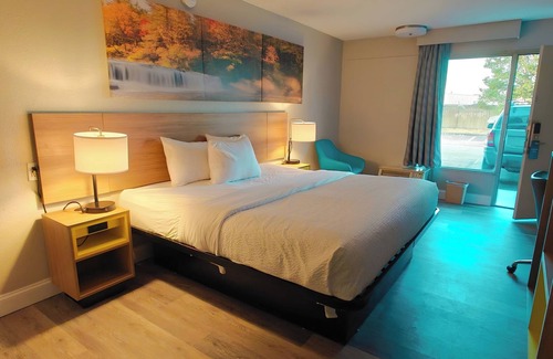 Salisbury Hotel | Relax at Days Inn by Wyndham Salisbury with Oceanfront Views
