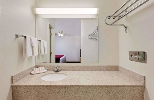 San Angelo Hotel | Relax at Days Inn by Wyndham San Angelo - Pet Friendly Stay