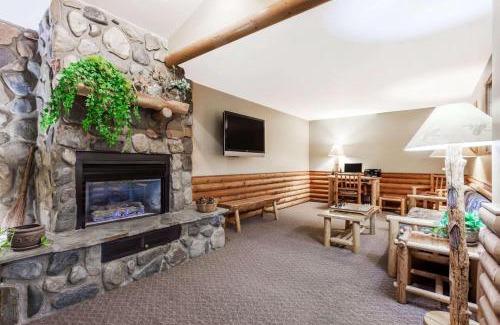 Ponderay Hotel | Pet-Friendly Retreat at Days Inn by Wyndham Sandpoint