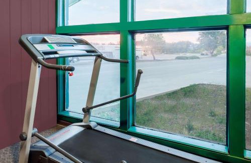 Ponderay Hotel | Pet-Friendly Retreat at Days Inn by Wyndham Sandpoint