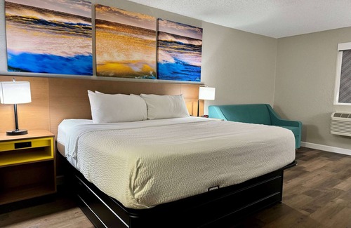Sarasota Hotel | Comfortable Stay at Days Inn by Wyndham Sarasota I-75