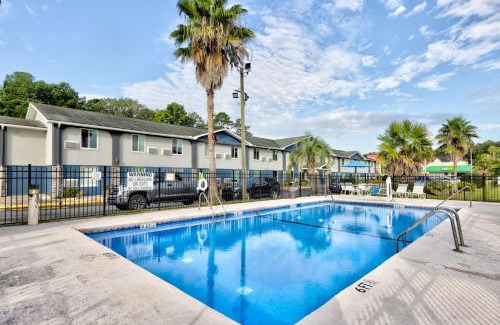 Fleming Hotel | Convenient Days Inn by Wyndham Savannah Gateway I-95 Stay