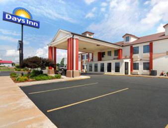 Shawnee Hotel | Pet-Friendly Days Inn by Wyndham Shawnee for Family Getaways