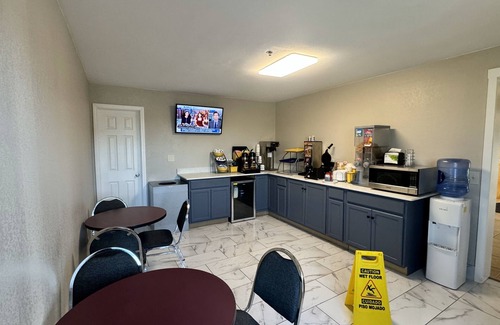 Shawnee Hotel | Budget-Friendly Days Inn by Wyndham Shawnee with Breakfast