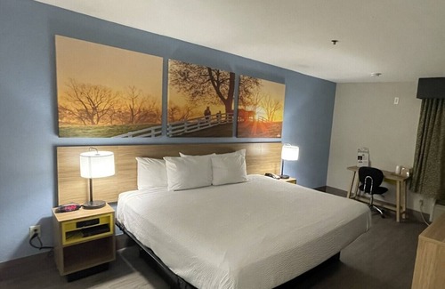 Shawnee Hotel | Budget-Friendly Days Inn by Wyndham Shawnee with Breakfast