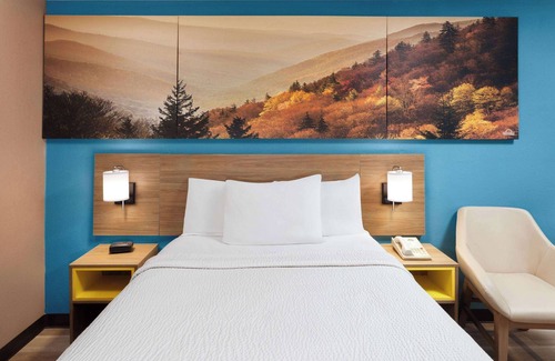 Shelby Hotel | Budget-Friendly Days Inn by Wyndham Shelby with Pool & Breakfast