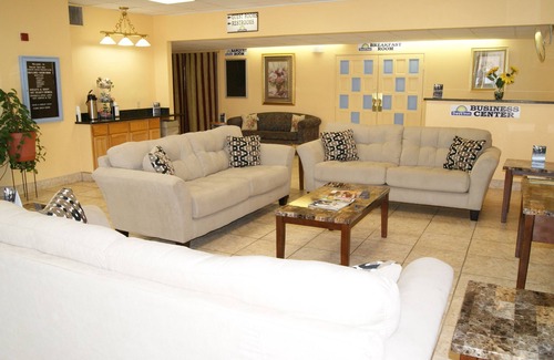 Shelby Hotel | Budget-Friendly Days Inn by Wyndham Shelby with Pool & Breakfast