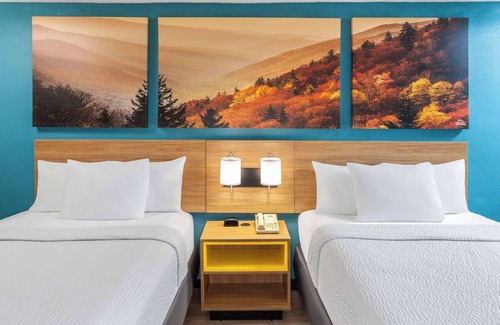 Shelby Hotel | Budget-Friendly Days Inn by Wyndham Shelby with Pool & Breakfast