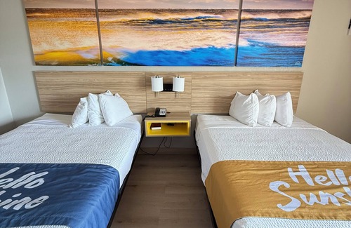 Shorter Hotel | Comfortable Days Inn by Wyndham Shorter with Family Amenities