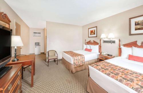 Show Low Hotel | Comfortable Days Inn by Wyndham Show Low with Great Amenities