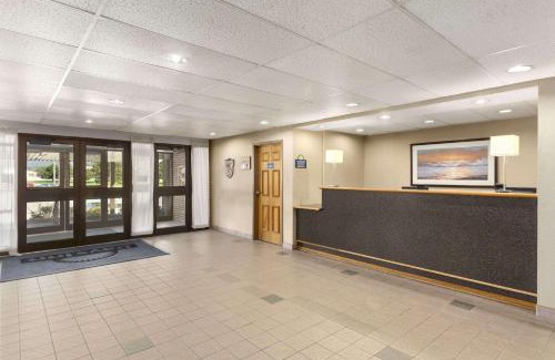 Downtown Hotel | Discover Days Inn by Wyndham Stephenville: Pet Friendly Stay
