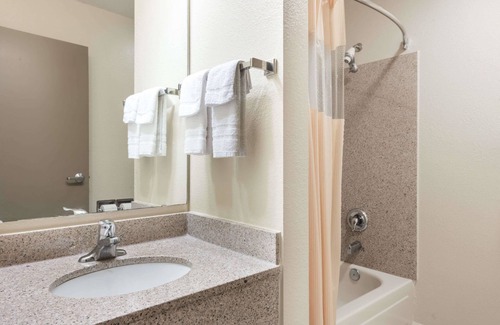 St. Peters Hotel | Convenient Days Inn by Wyndham St Peters with Breakfast