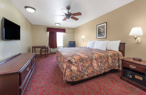 St. Peters Hotel | Convenient Days Inn by Wyndham St Peters with Breakfast