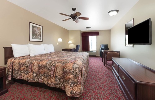 St. Peters Hotel | Convenient Days Inn by Wyndham St Peters with Breakfast