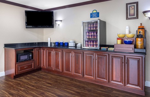 St. Robert Hotel | Convenient Stay at Days Inn by Wyndham St. Robert