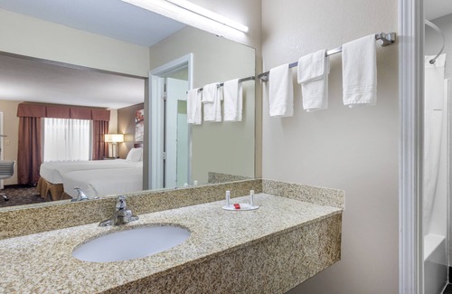 St. Robert Hotel | Convenient Stay at Days Inn by Wyndham St. Robert