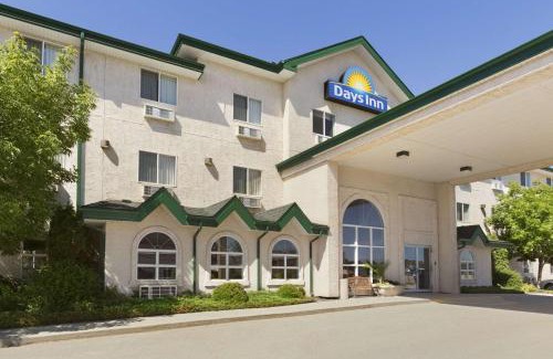 Steinbach Hotel | Relax at Days Inn by Wyndham Steinbach with Pool & Hot Tub