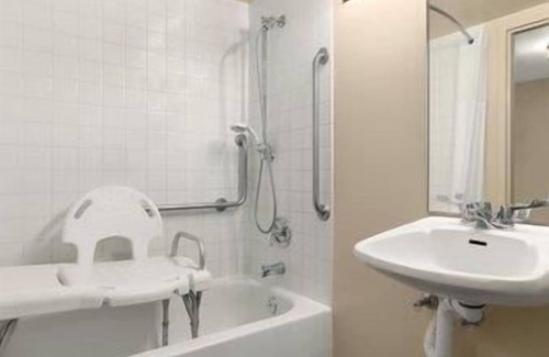 Downtown Hotel | Comfortable Days Inn by Wyndham Stephenville - 4-Star Stay