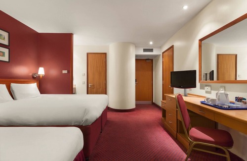 Radwell Hotel | Eco-Friendly Days Inn by Wyndham Stevenage North Awaits
