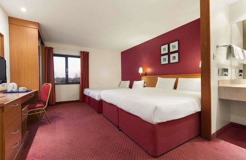 Radwell Hotel | Eco-Friendly Days Inn by Wyndham Stevenage North Awaits
