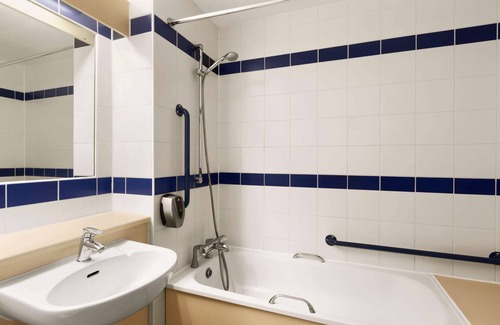 Wonston Hotel | Eco-Friendly Getaway at Days Inn Sutton Scotney South