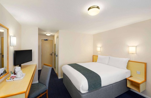 Wonston Hotel | Eco-Friendly Getaway at Days Inn Sutton Scotney South