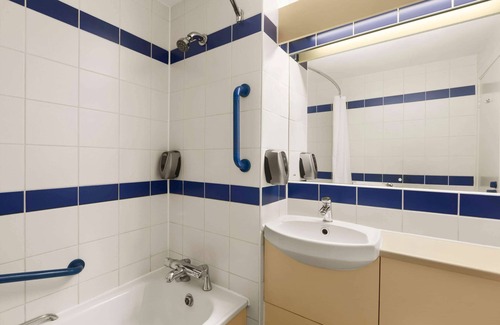 Wonston Hotel | Eco-Friendly Getaway at Days Inn Sutton Scotney South