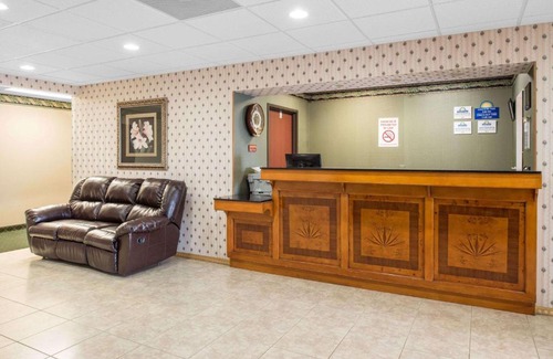 Sullivan Hotel | Family-Friendly Days Inn by Wyndham Sullivan - Rated 8/10