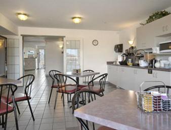 Taber Hotel | Comfortable Stay at Super 8 by Wyndham Taber, AB