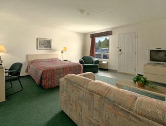 Taber Hotel | Comfortable Stay at Super 8 by Wyndham Taber, AB