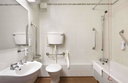 West Buckland Hotel | Eco-Friendly Days Inn by Wyndham Taunton with Breakfast