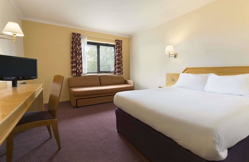 West Buckland Hotel | Eco-Friendly Days Inn by Wyndham Taunton with Breakfast