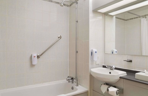 West Buckland Hotel | Eco-Friendly Days Inn by Wyndham Taunton with Breakfast