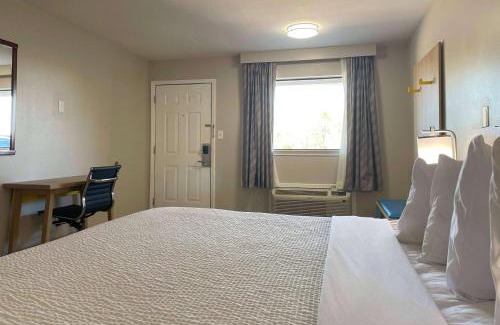 Temple Hotel | Pet-Friendly Days Inn by Wyndham Temple with Ocean View
