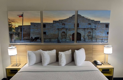 Temple Hotel | Comfortable Stay at Days Inn by Wyndham Temple with Breakfast