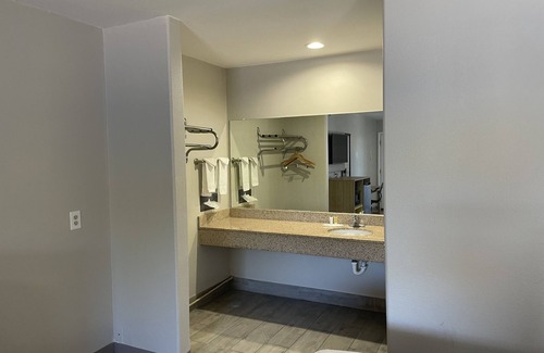 Temple Hotel | Comfortable Stay at Days Inn by Wyndham Temple with Breakfast
