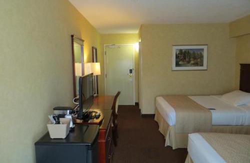 Northeast Mississauga Hotel | Convenient Days Inn by Wyndham Toronto West Mississauga