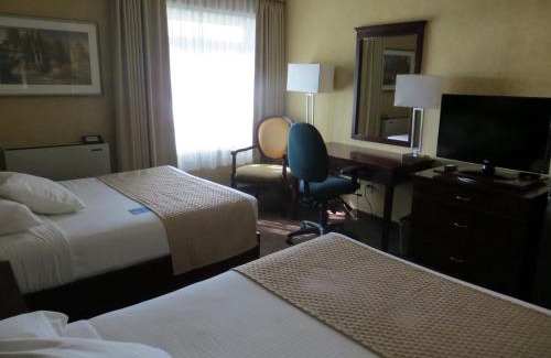 Northeast Mississauga Hotel | Convenient Days Inn by Wyndham Toronto West Mississauga