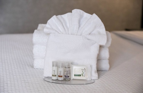 Northeast Mississauga Hotel | Discover Days Inn by Wyndham Toronto West Mississauga