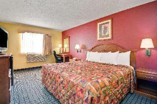 Torrington Hotel | Family-Friendly Days Inn by Wyndham Torrington Awaits You