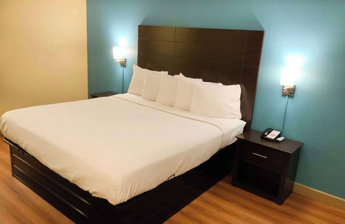 Troy Hotel | Comfortable Stay at Town & Country Inn with Family Amenities