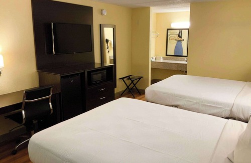 Troy Hotel | Comfortable Stay at Town & Country Inn with Family Amenities