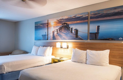 Troy Hotel | Budget-Friendly Days Inn by Wyndham Troy with Pool & Breakfast