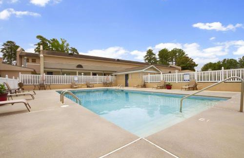 Alexander City Hotel | Pet-Friendly Escape at Days Inn by Wyndham Alexander City
