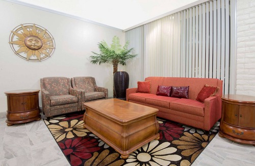 Colorado City Hotel | Relaxing Days Inn by Wyndham Colorado City with Pool & Breakfast