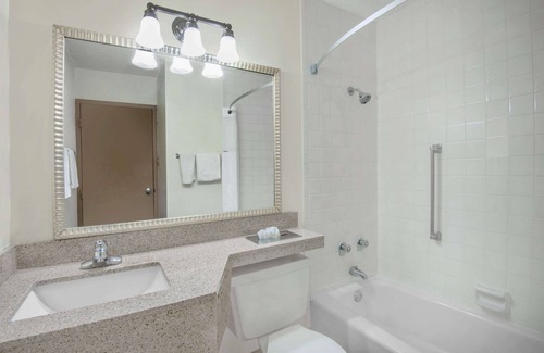 Colorado City Hotel | Relaxing Days Inn by Wyndham Colorado City with Pool & Breakfast