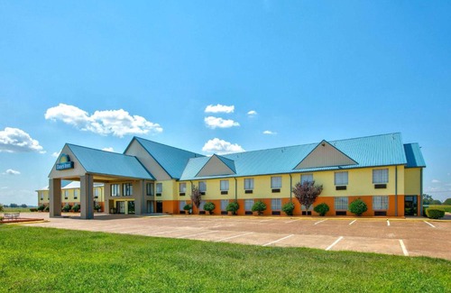 Robinsonville Hotel | Comfortable Days Inn by Wyndham Tunica Resorts Awaits You